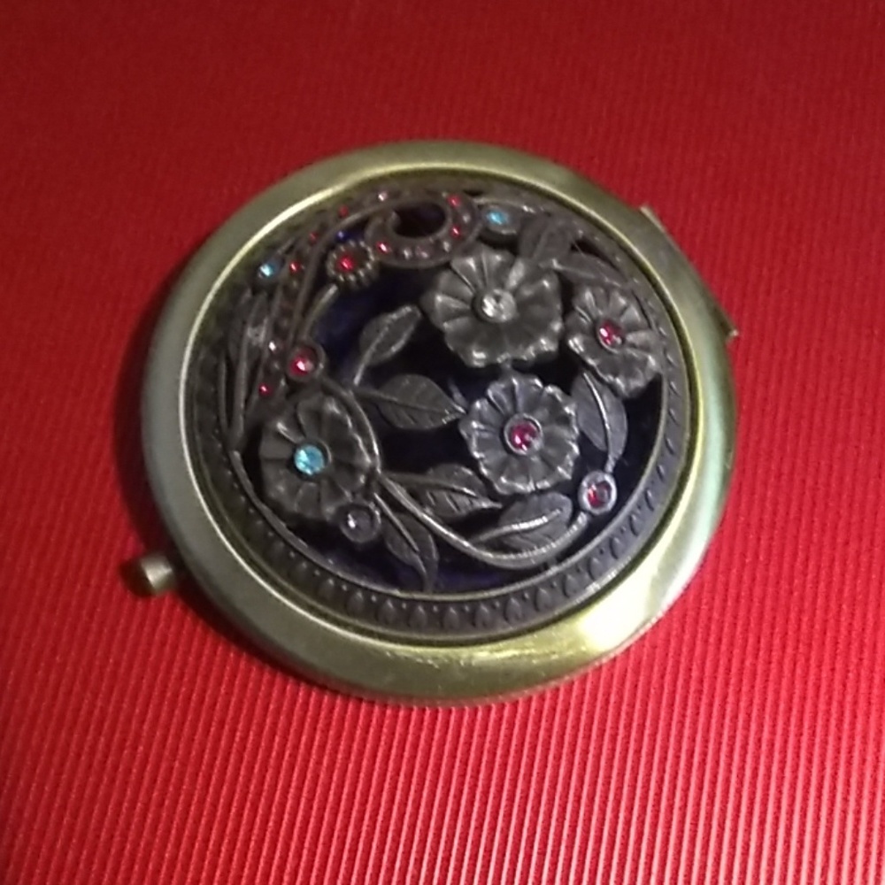 Vintage Compact